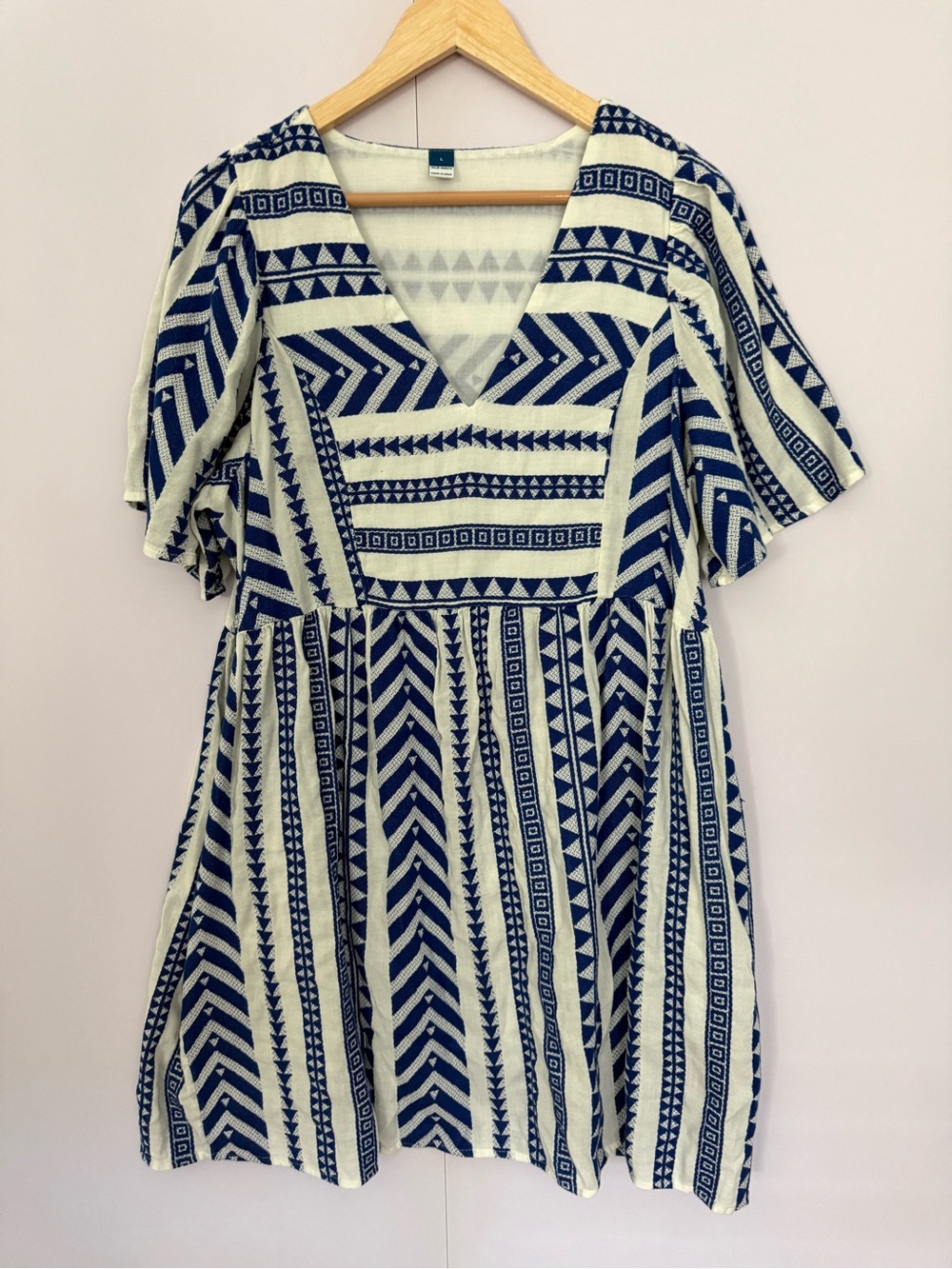 Old Navy V-Neck Swing Dress Women L
Blue White Jacquard Aztec Boho Mini